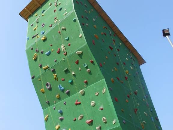 Pohled na převis stěny